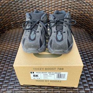 Yeezy Boost 700 V2 Vanta Black